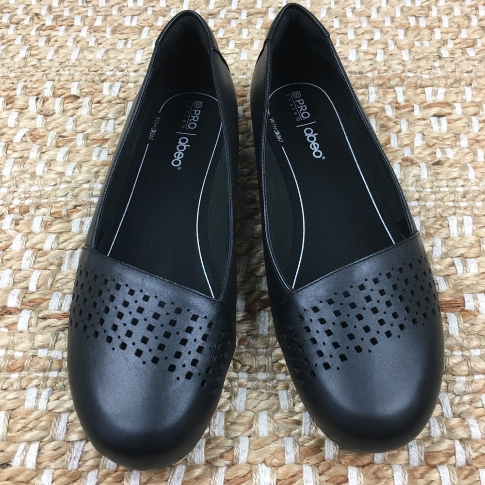 Abeo 24/7 Black Leather Fleur Ballet Flat